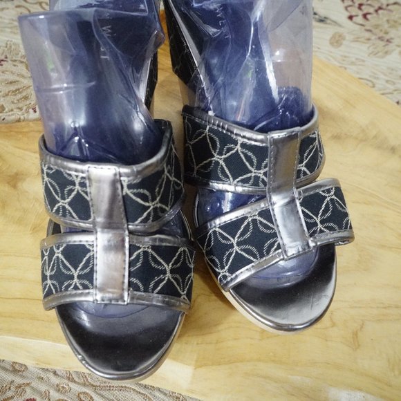 Nine West JUGI Black Tan Open Toe Wood Wedge High - Picture 2 of 8